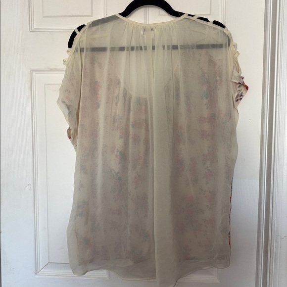 Wet Seal Sheer Floral Top - Picture 4 of 4